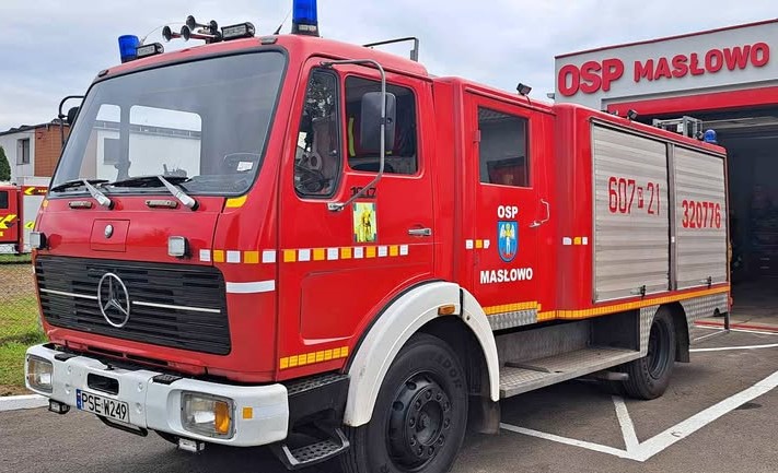 Samochód pożarniczy MERCEDES-BENZ 1017